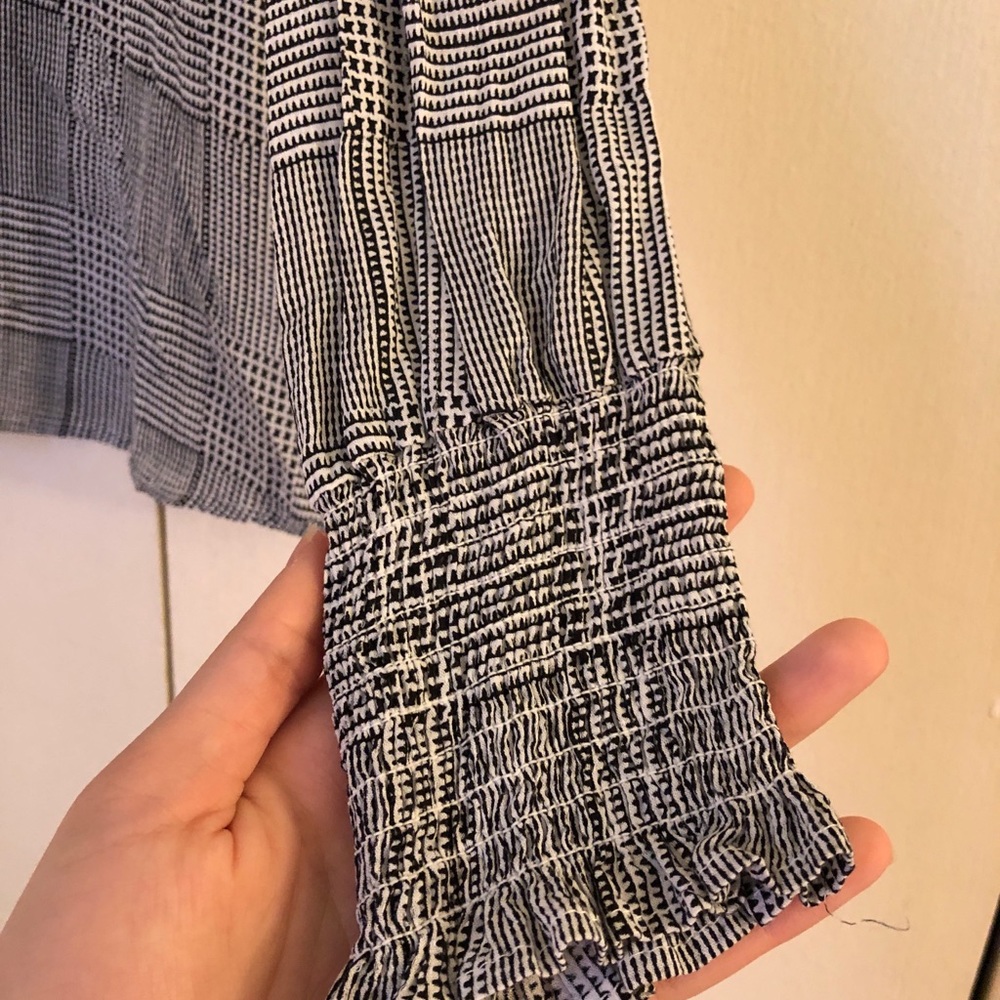 Patterned High Neck Blouse - Picture 2 of 4